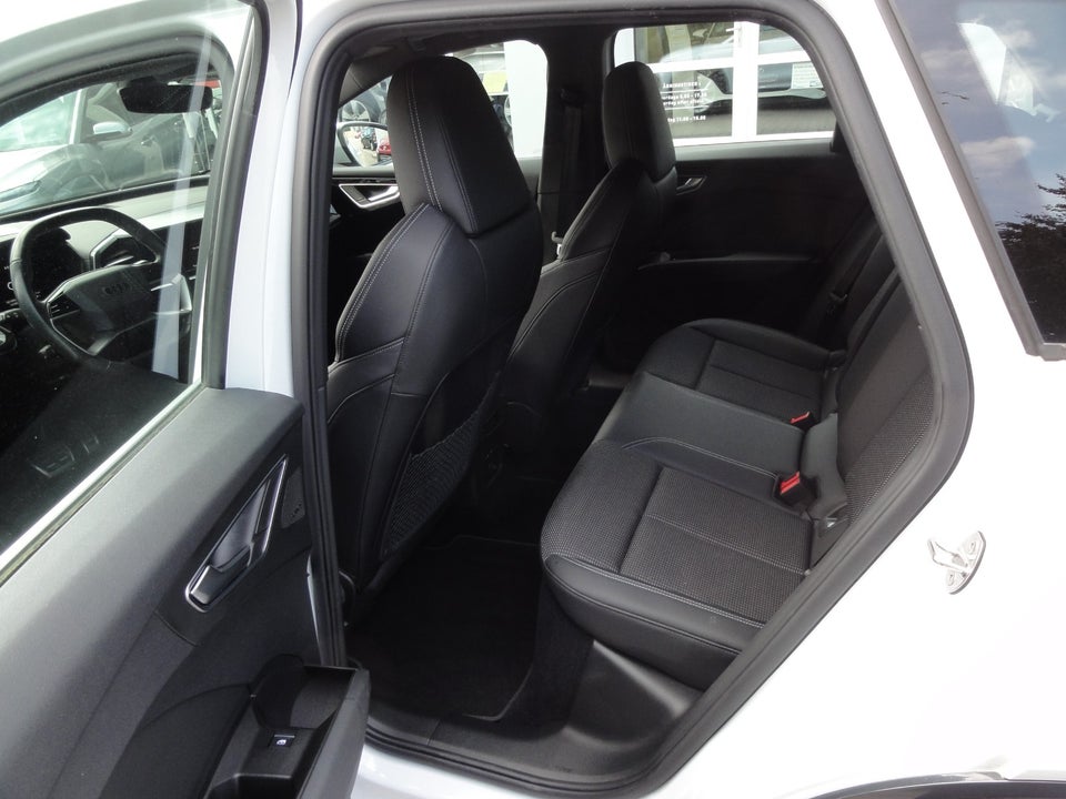 Audi Q4 e-tron 40 S-line 5d