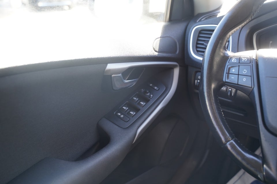 Volvo V40 1,6 D2 115 Kinetic Drive-E 5d