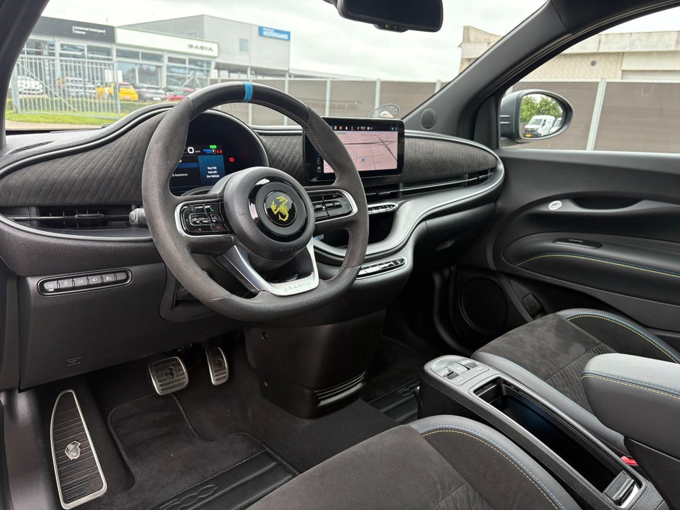 Abarth 500e Scorpionissima 3d