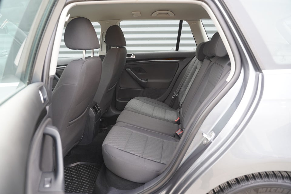 VW Golf VI 1,6 TDi 105 Comfortline Variant BMT 5d