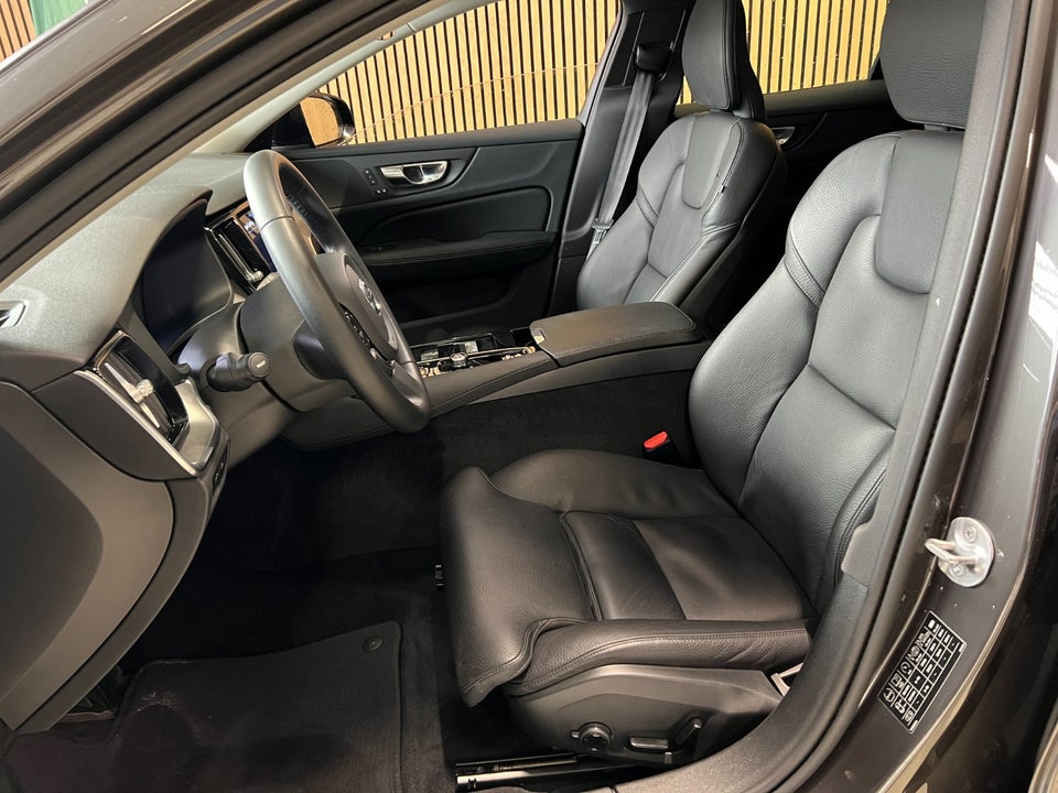 Volvo V60 2,0 T6 ReCharge Plus Dark aut. AWD 5d