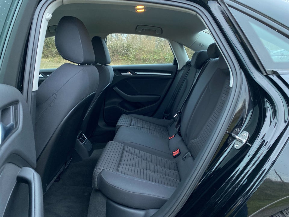 Audi A3 2,0 TDi 150 Sport S-tr. 4d