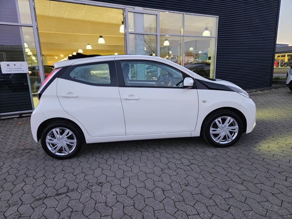 Toyota Aygo 1,0 VVT-i x-wave Sky 5d