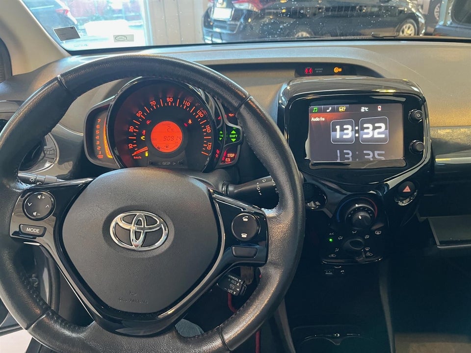 Toyota Aygo 1,0 VVT-i x-wave Sky 5d