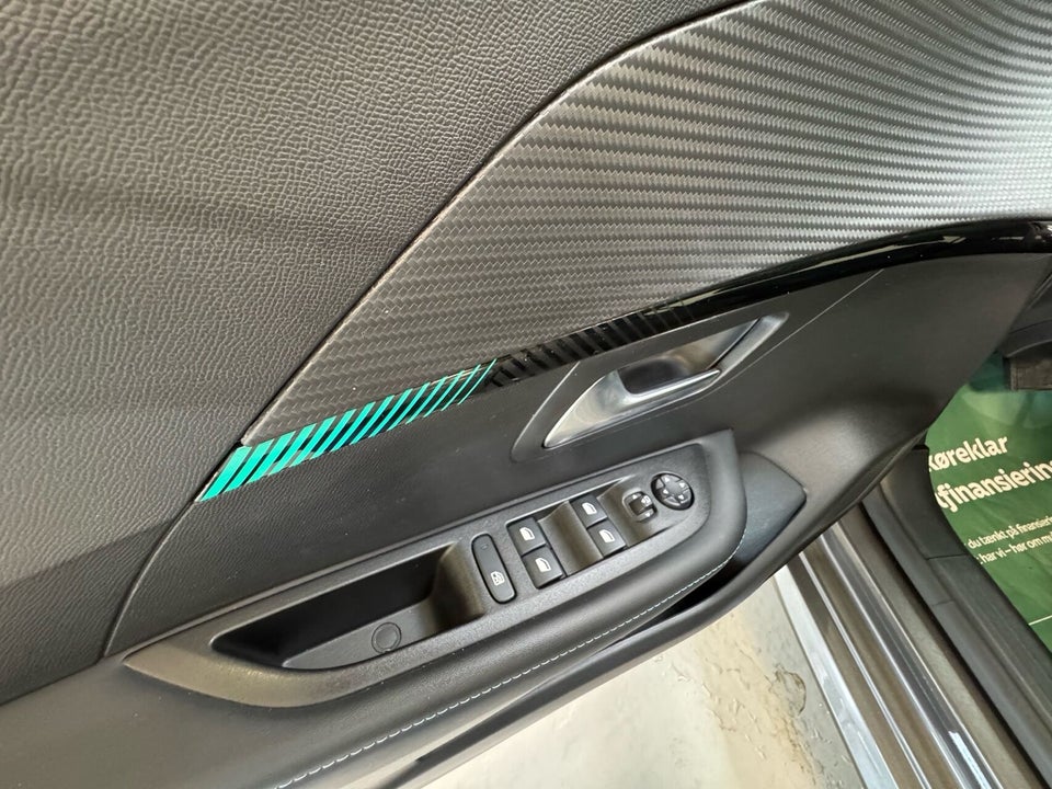 Peugeot 208 1,2 PureTech 100 Allure Lux EAT8 5d