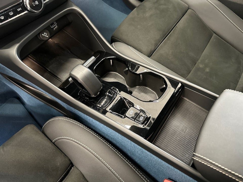 Volvo XC40 1,5 T4 ReCharge Plus Dark aut. 5d