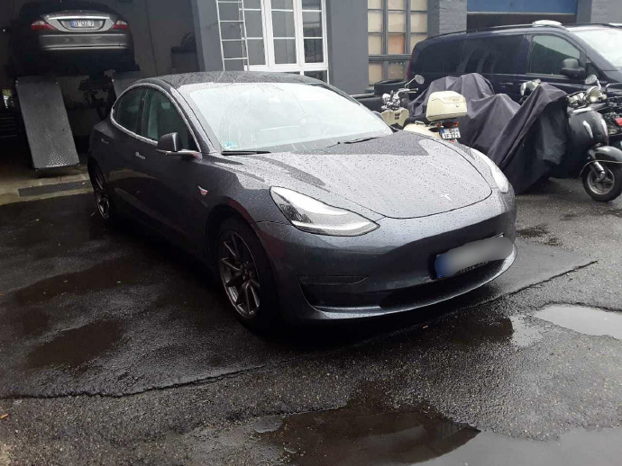 Tesla Model 3 Long Range AWD 4d