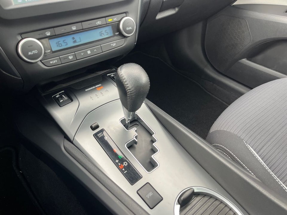 Toyota Avensis 1,8 VVT-i T2 Premium Touring Sports MDS 5d
