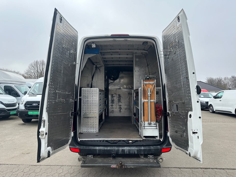 VW Crafter 2,0 TDi 163 Kassevogn L