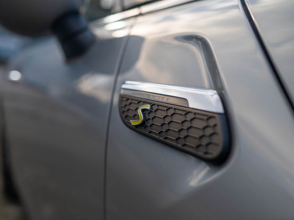 MINI Cooper SE Essential 3d