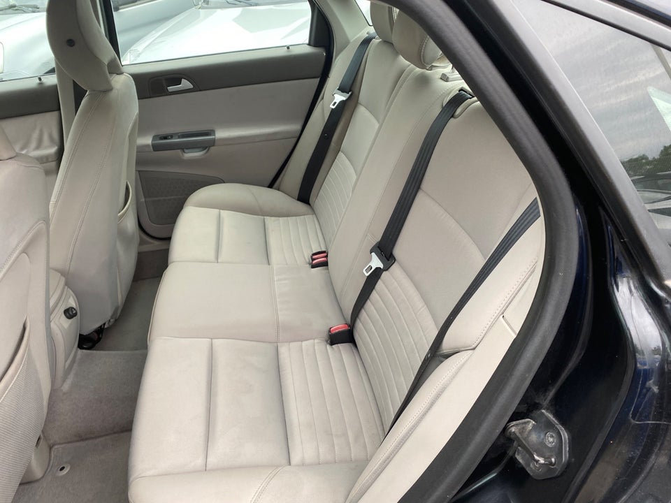 Volvo S40 1,6  4d