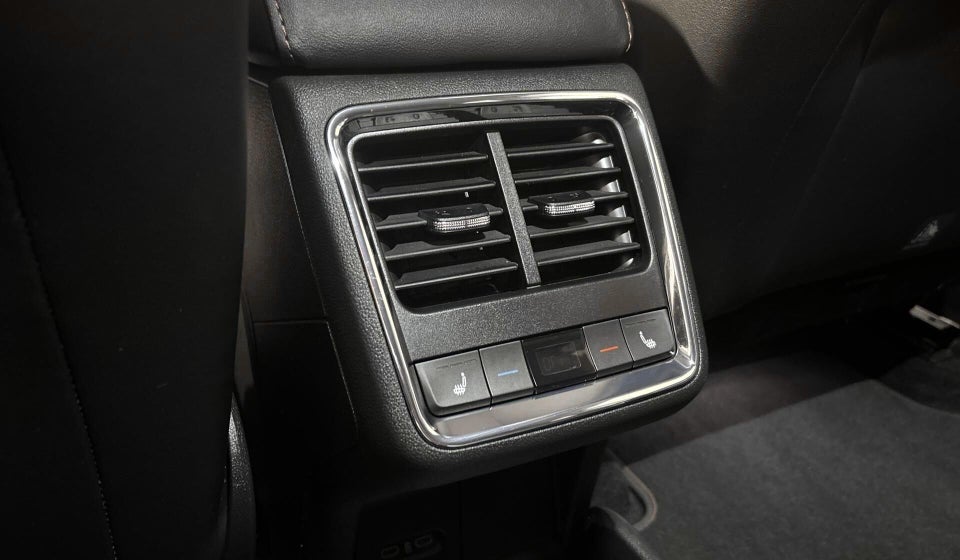 Skoda Enyaq 60 iV Suite 5d