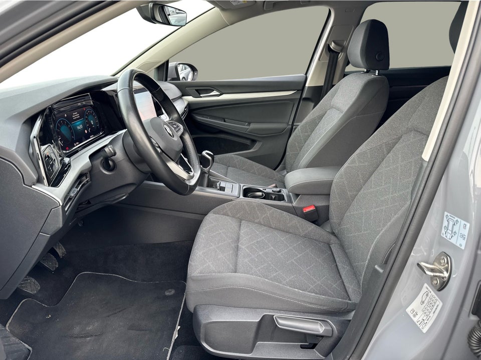 VW Golf VIII 1,5 TSi 130 Life Variant 5d