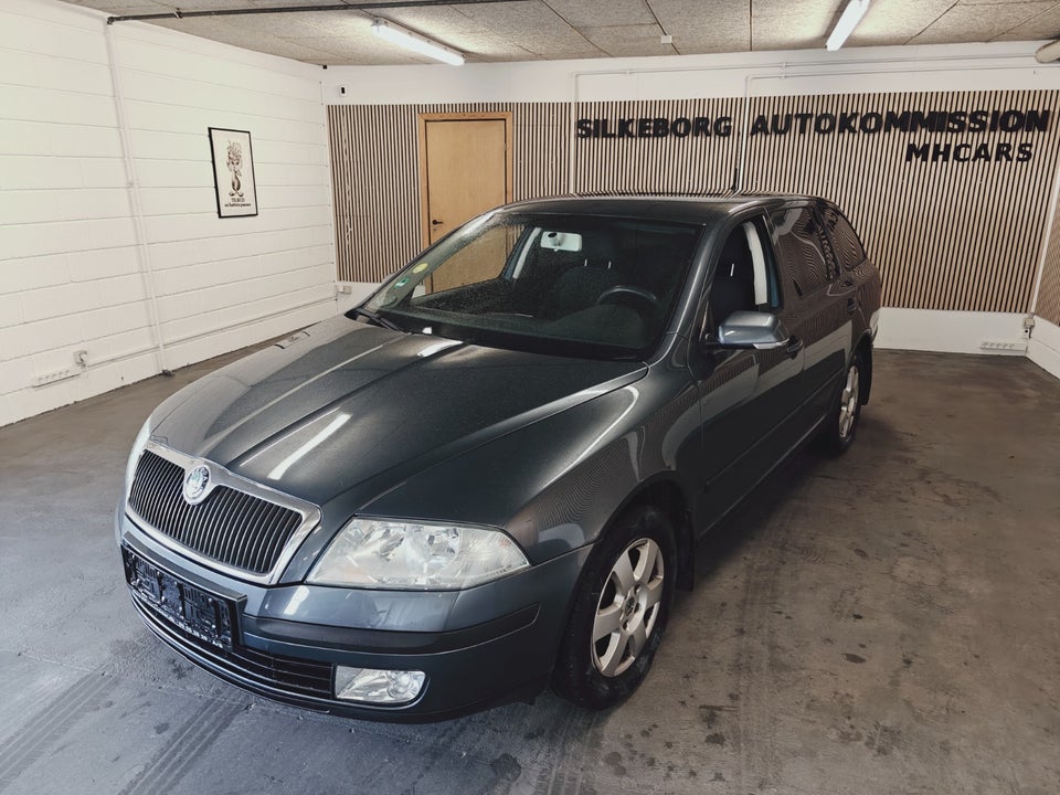 Skoda Octavia 1,6 Ambiente Combi 5d