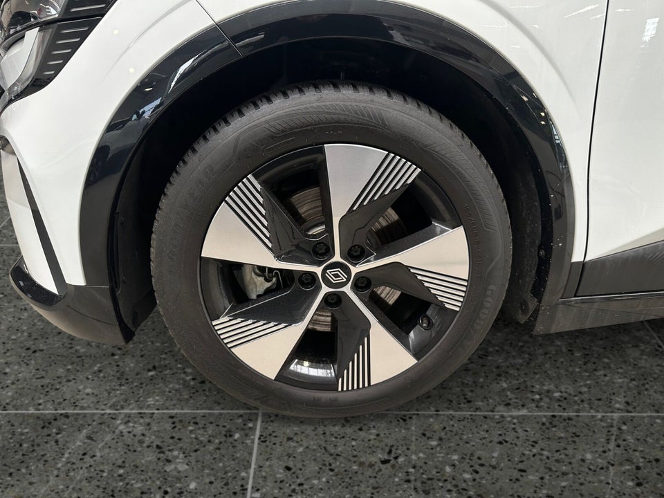 Renault Megane E-Tech 40 Equilibre 5d
