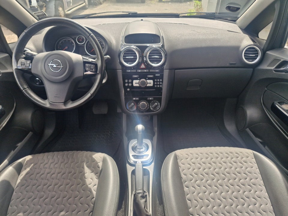 Opel Corsa 1,2 16V Cosmo aut. 5d