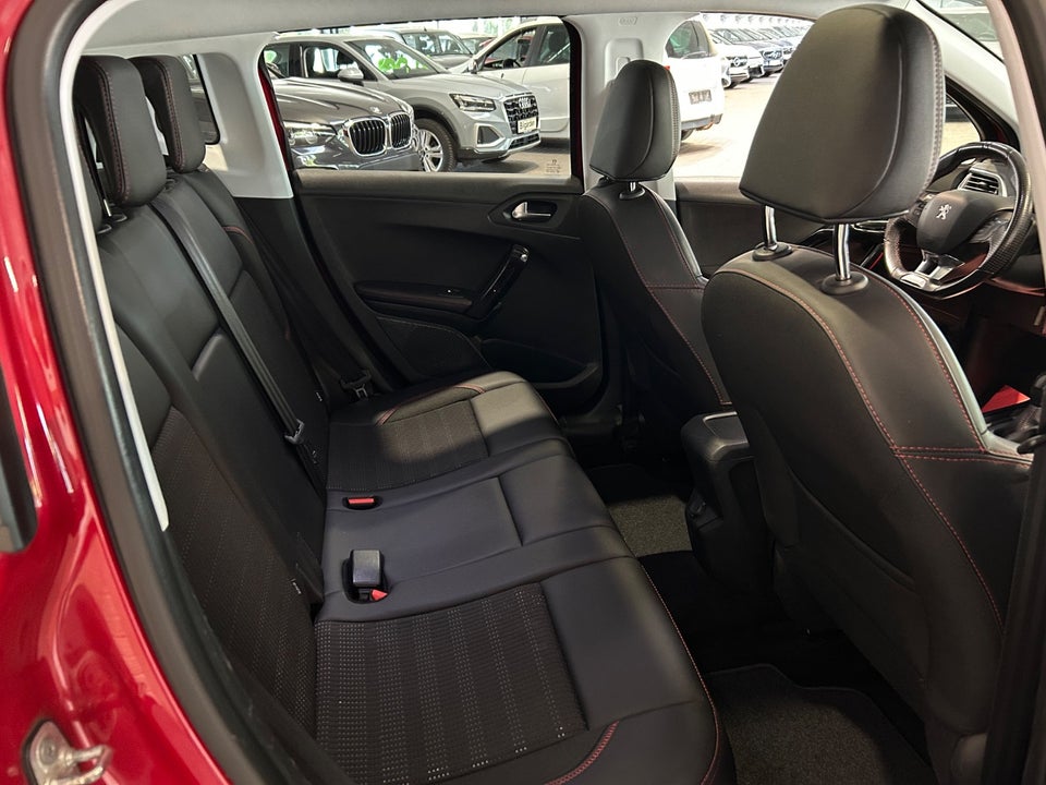 Peugeot 2008 1,6 BlueHDi 100 GT Line Sky 5d