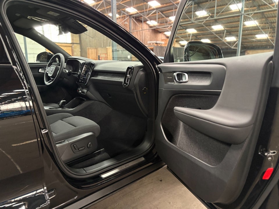 Volvo EX40 Extended Range Black Edition 5d