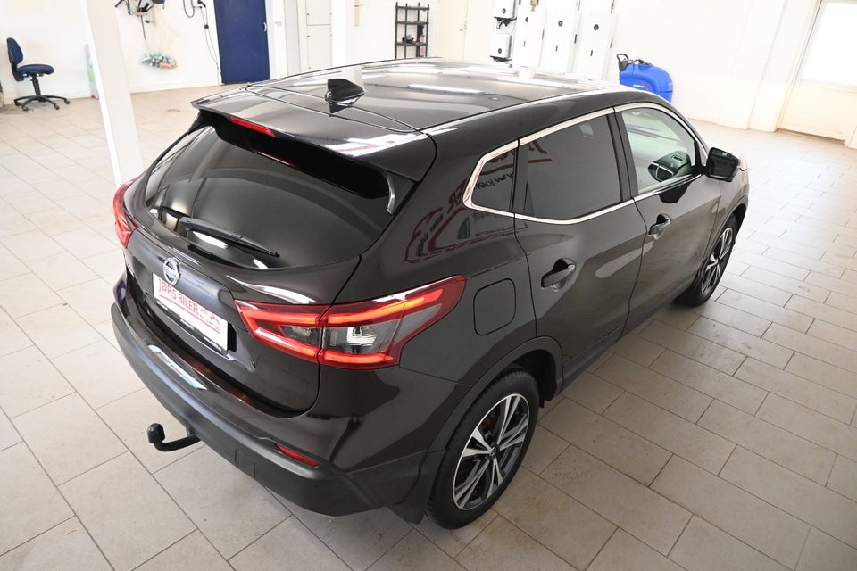 Nissan Qashqai 1,3 Dig-T 140 N-Connecta 5d