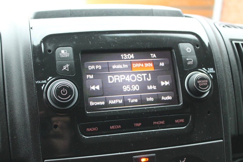 Peugeot Boxer 333 2,2 BlueHDi 140 L3H2 Premium