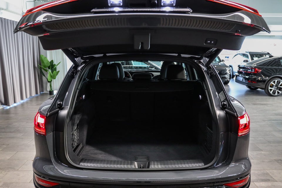 Audi SQ6 e-tron quattro 5d