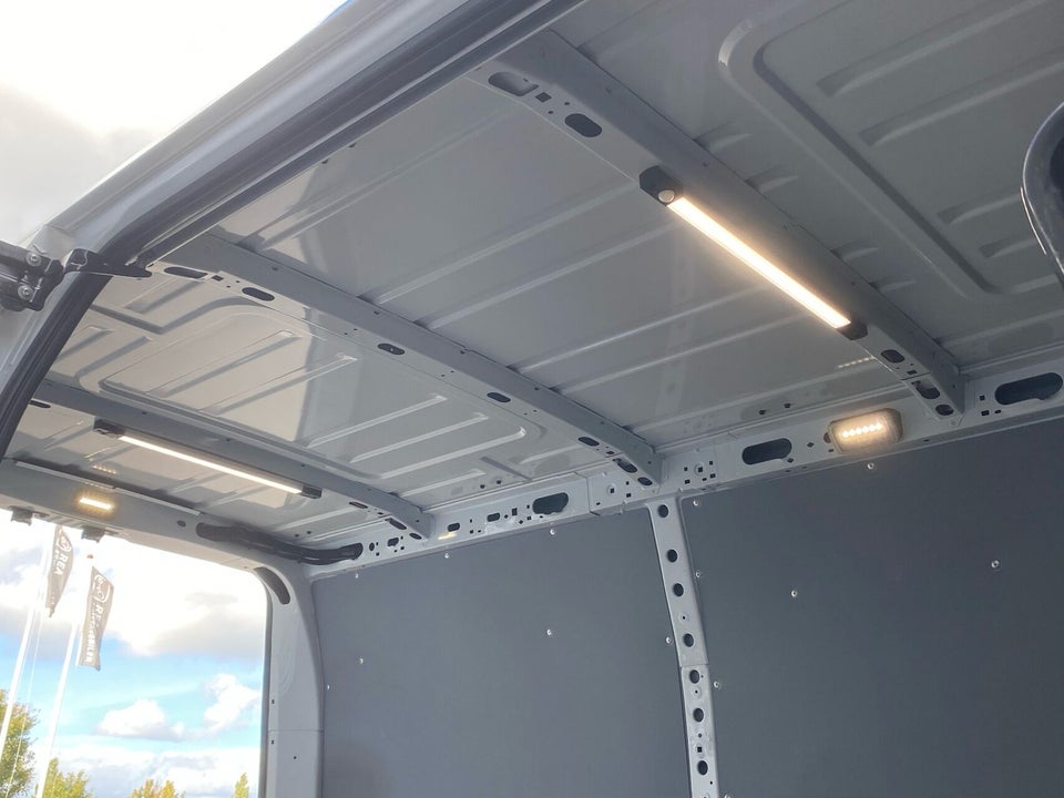 Nissan Interstar 2,0 dCi 150 L2H2 N-Connecta Van