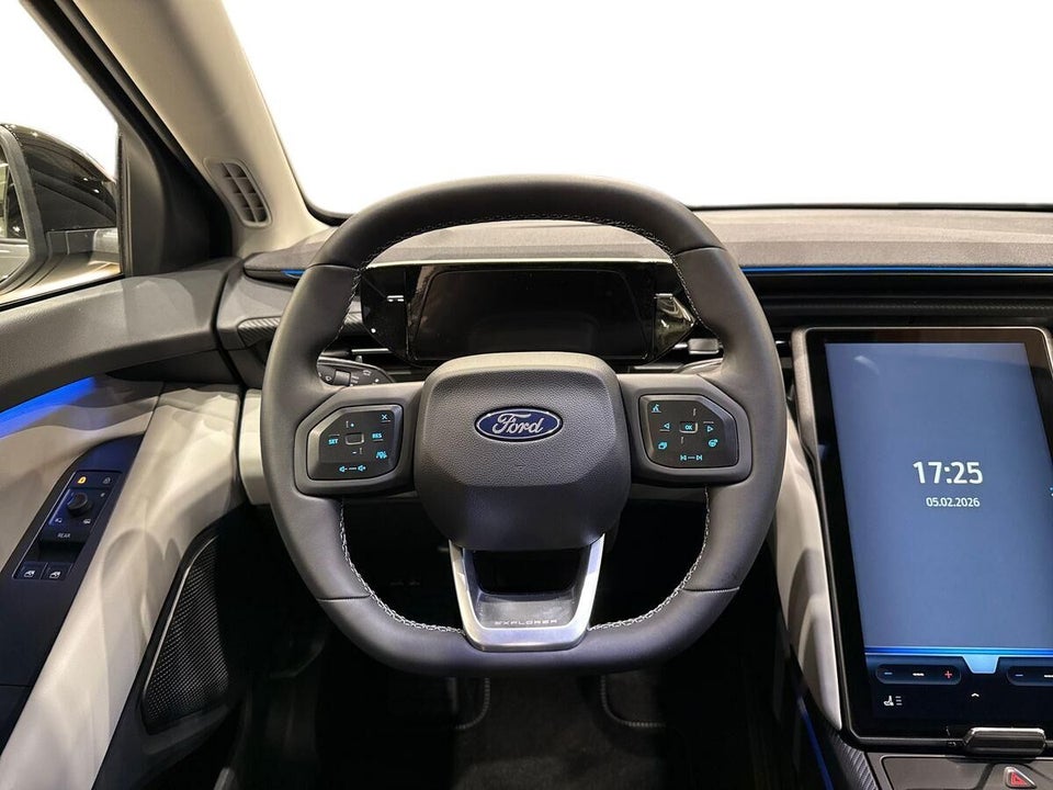 Ford Explorer 77 Premium Extended Range 5d