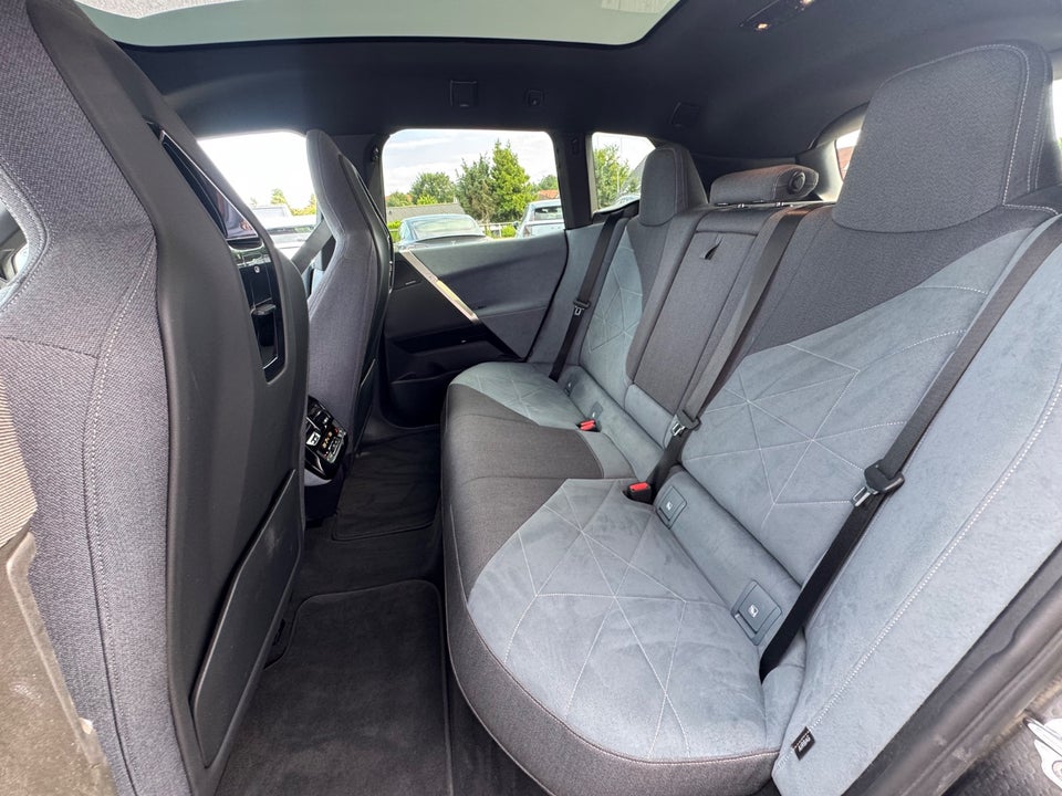 BMW iX xDrive40 Sport 5d