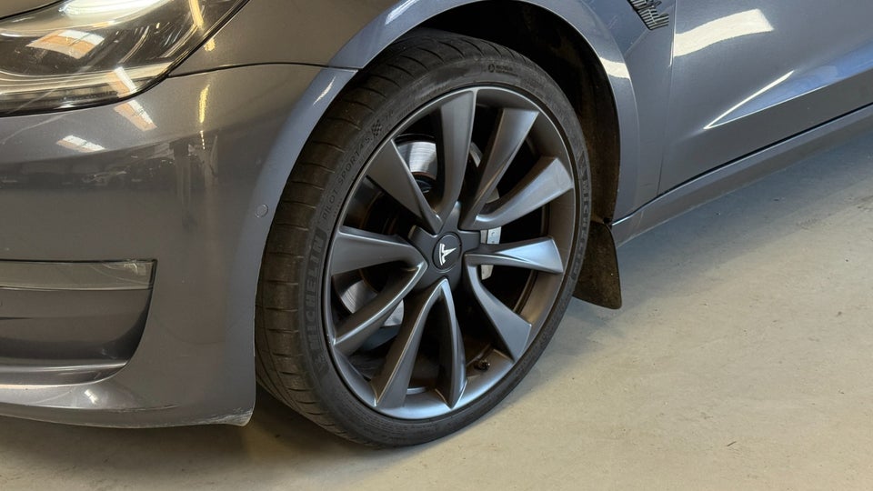 Tesla Model 3 Long Range RWD 4d