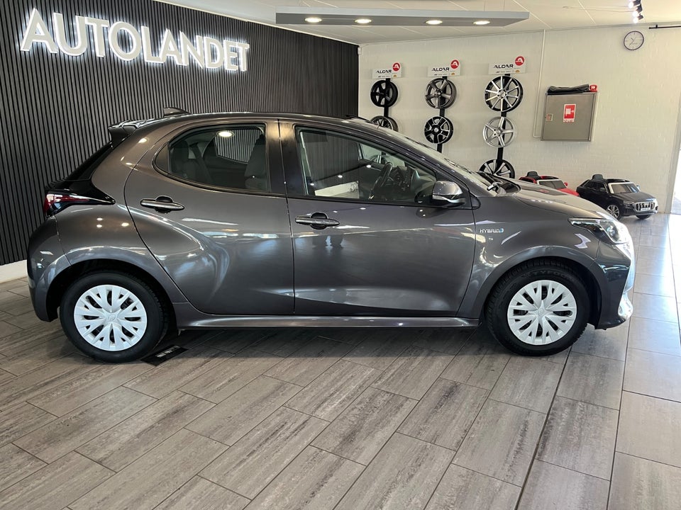 Toyota Yaris 1,5 Hybrid H1 e-CVT 5d