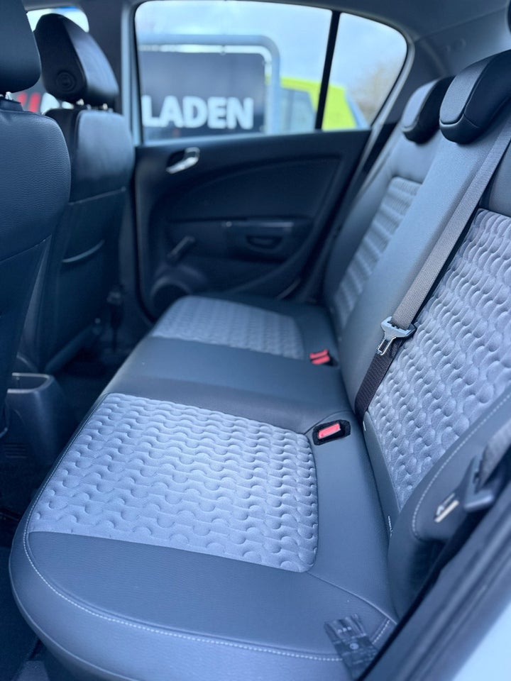 Opel Corsa 1,2 16V Cosmo 5d