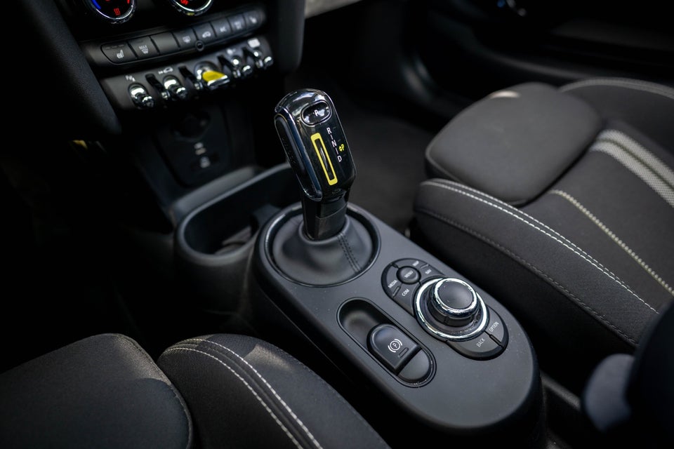 MINI Cooper SE Essential 3d
