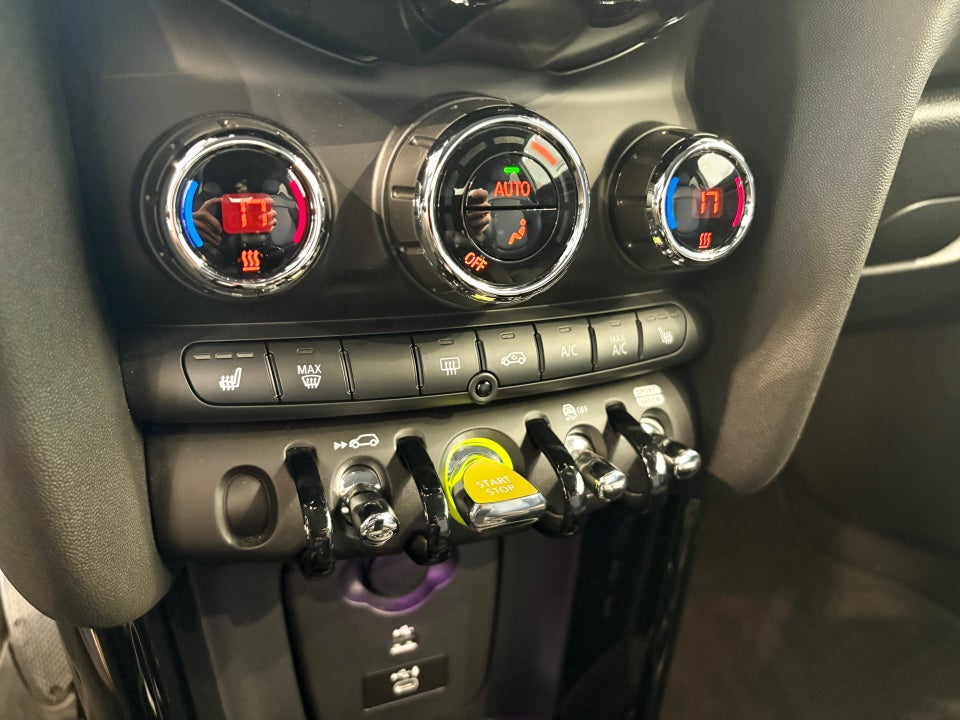 MINI Cooper SE Essential 3d