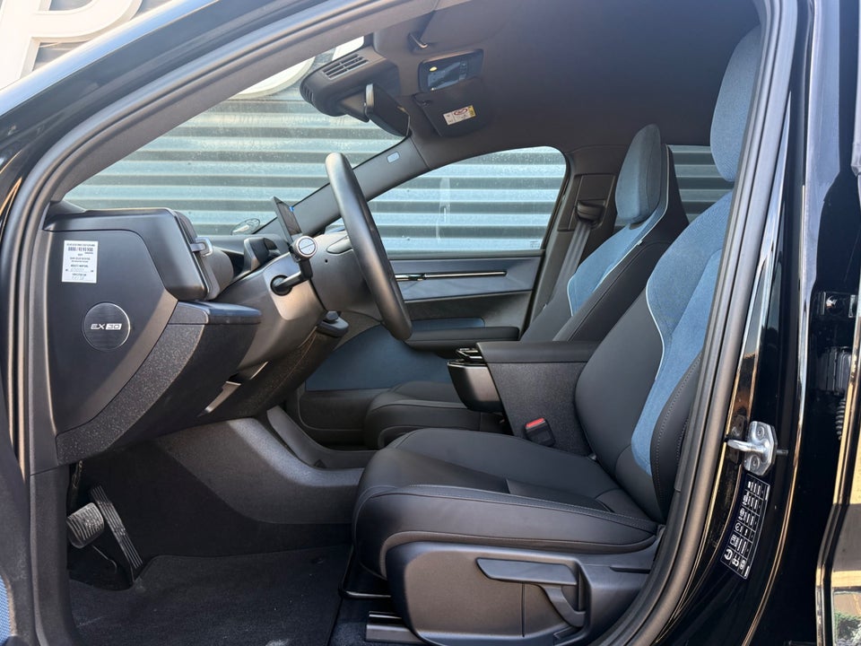 Volvo EX30 Twin Performance Plus 5d