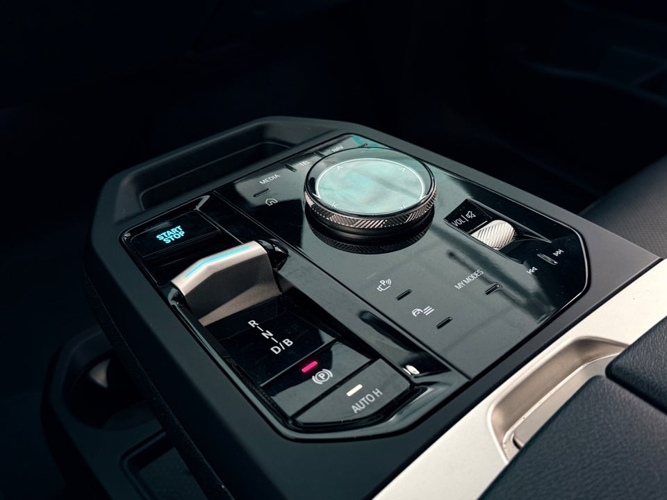 BMW iX xDrive40 Fully Charged Sport 5d