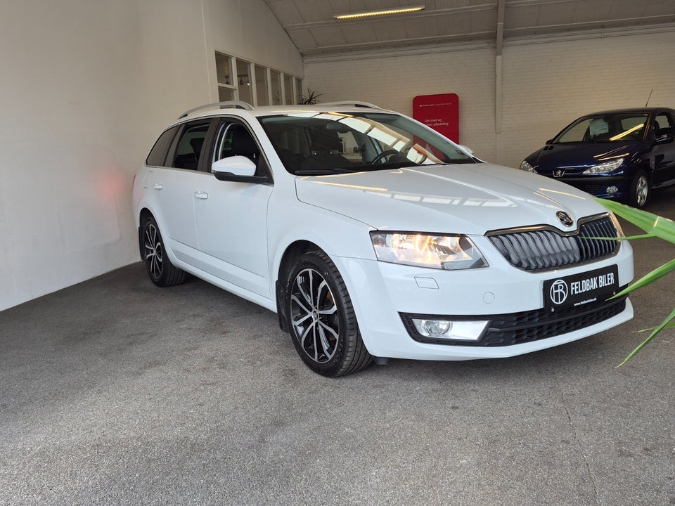 Skoda Octavia 1,6 TDi 105 Elegance Combi DSG 5d