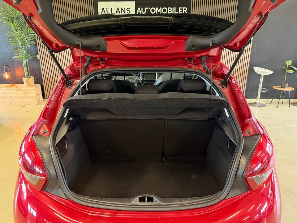 Peugeot 208 1,2 VTi 82 Allure Sky 5d