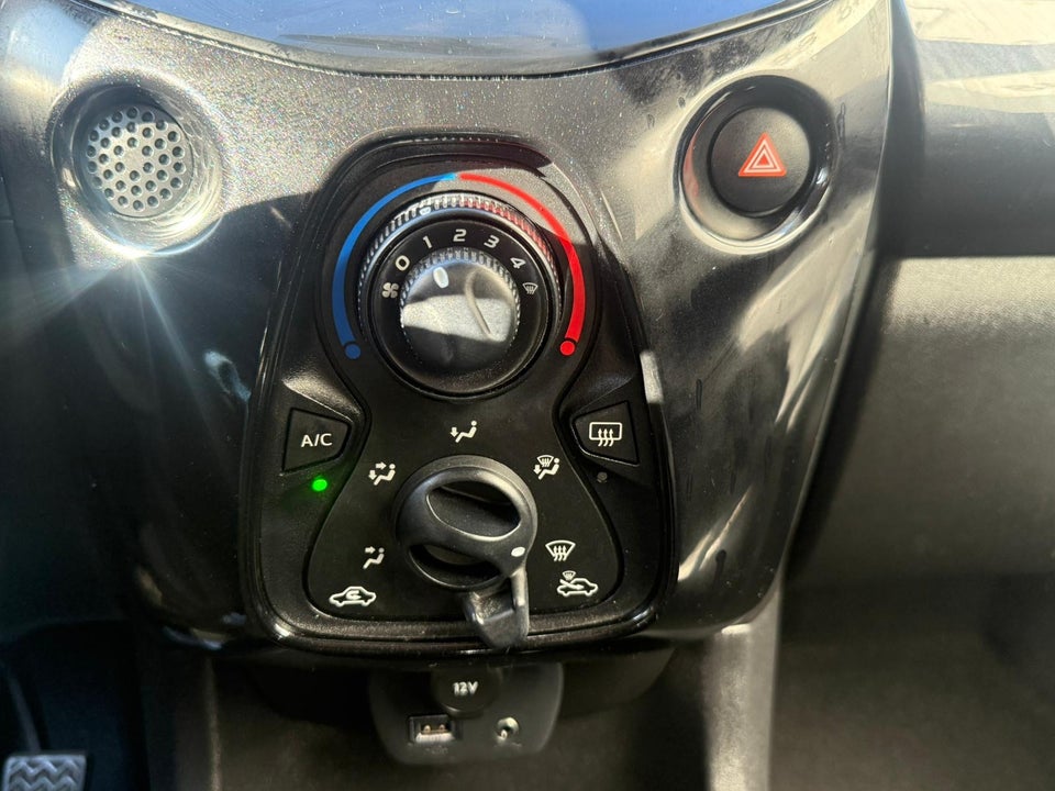 Toyota Aygo 1,0 VVT-i x-wave Sky 5d