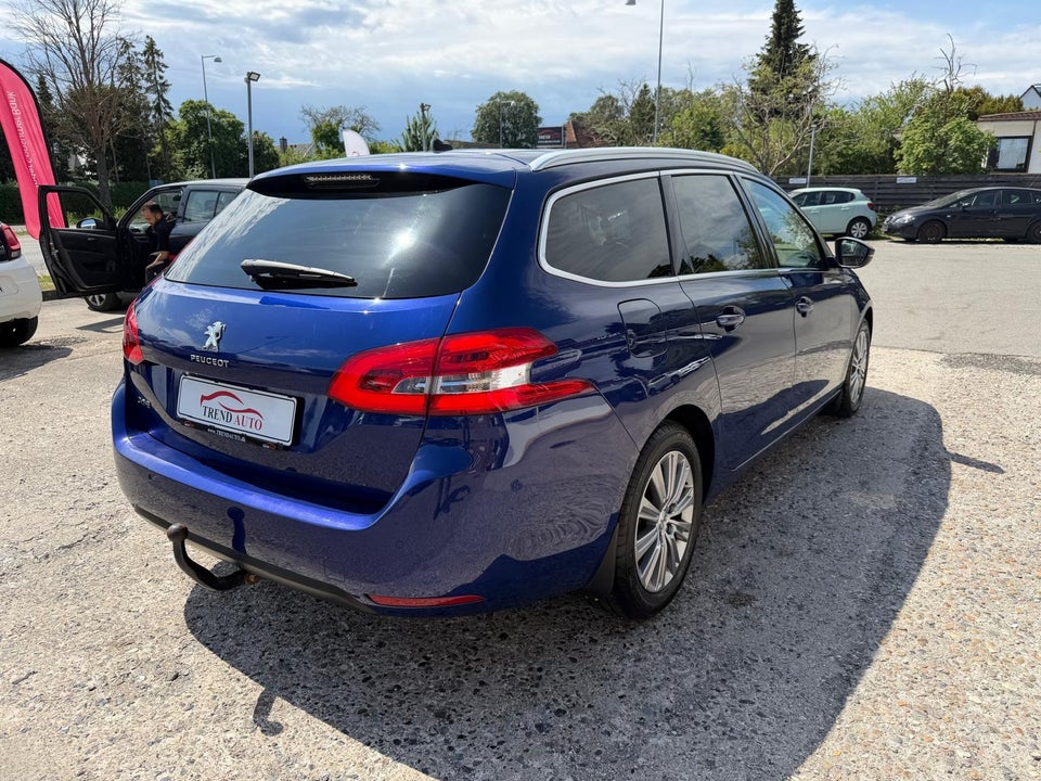 Peugeot 308 1,2 PureTech 130 Selection Sky 5d