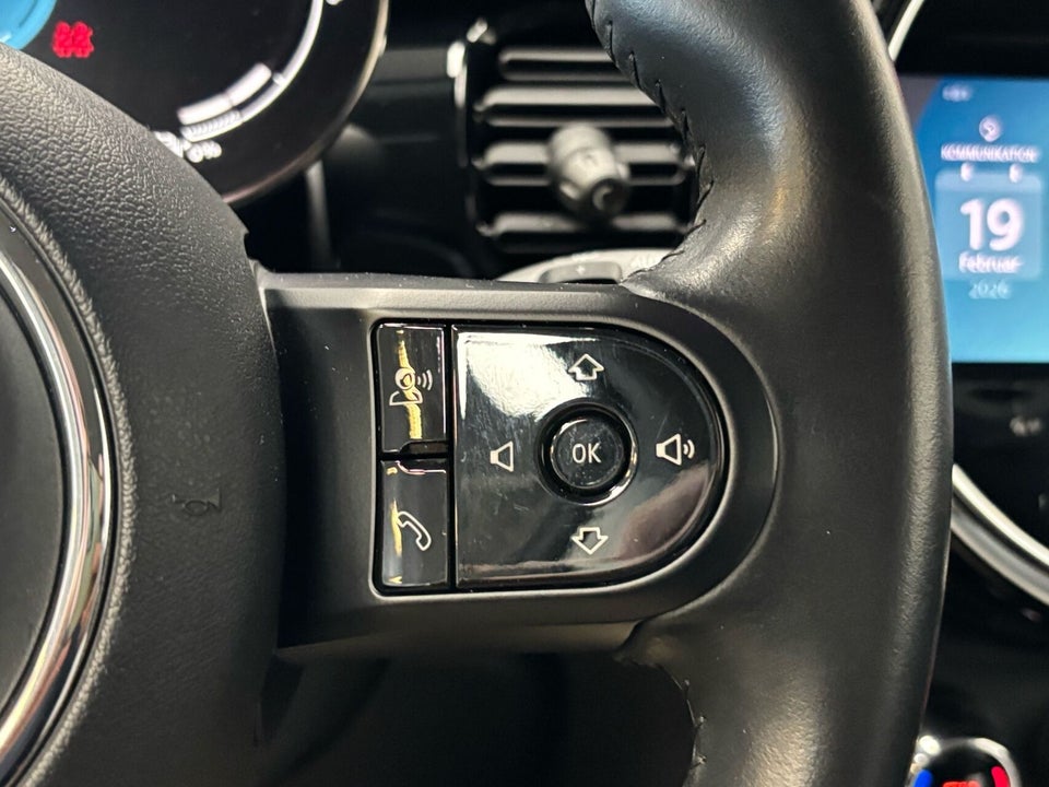 MINI Cooper SE Essential 3d