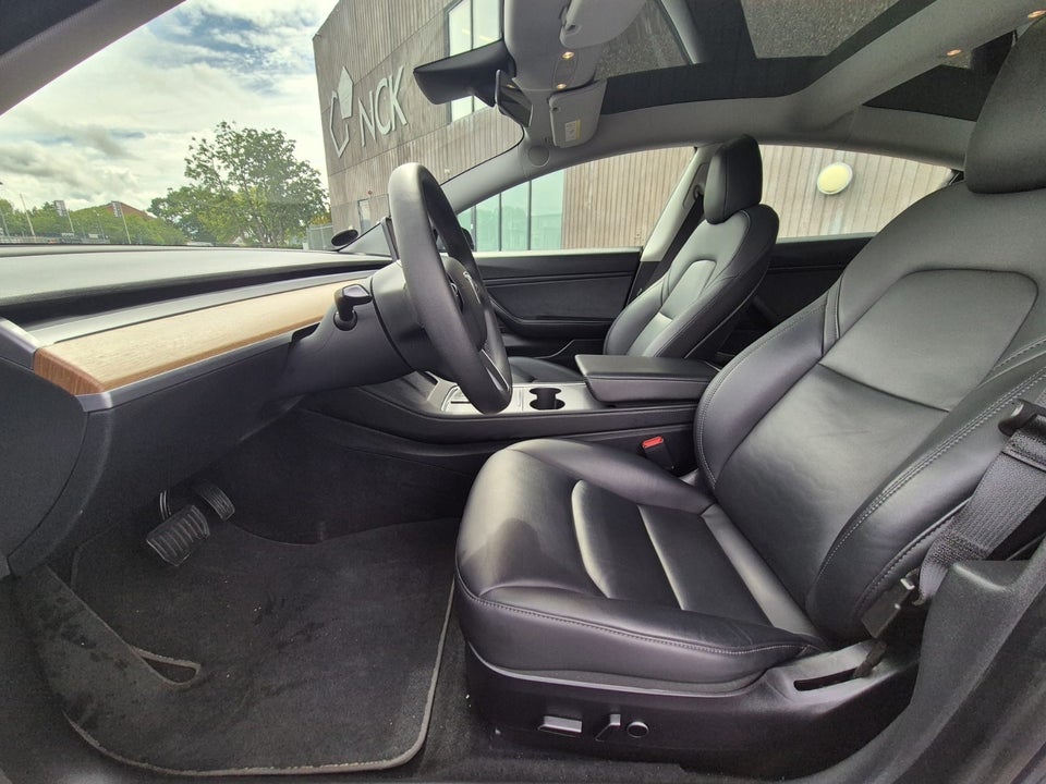 Tesla Model 3 Long Range AWD 4d