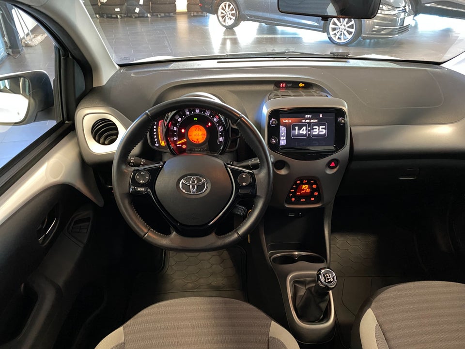 Toyota Aygo 1,0 VVT-i x-press 5d