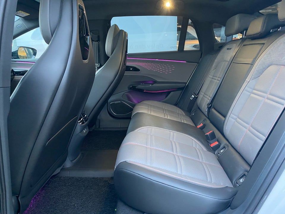 Hongqi EH7 111 Exclusive 4d