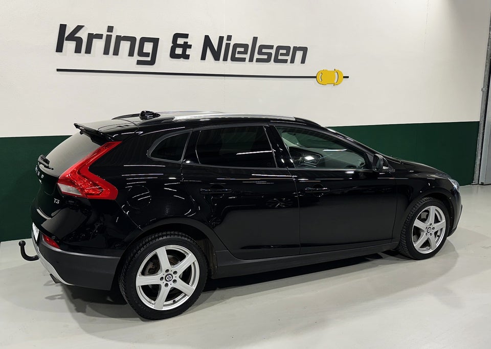 Volvo V40 CC 1,5 T3 152 Momentum aut. 5d