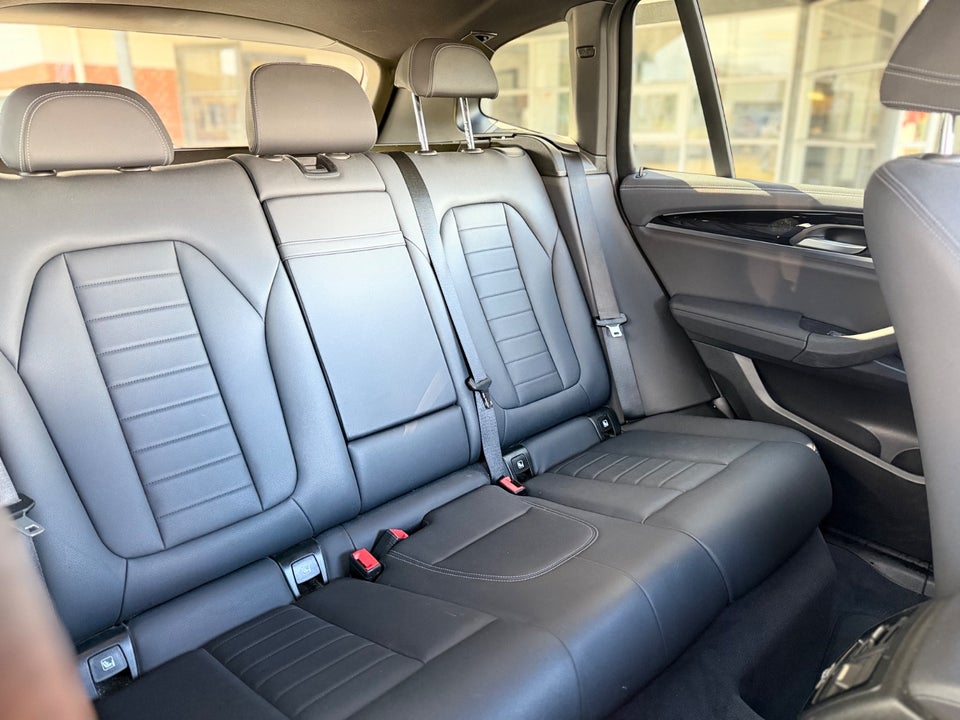 BMW iX3 Charged 5d