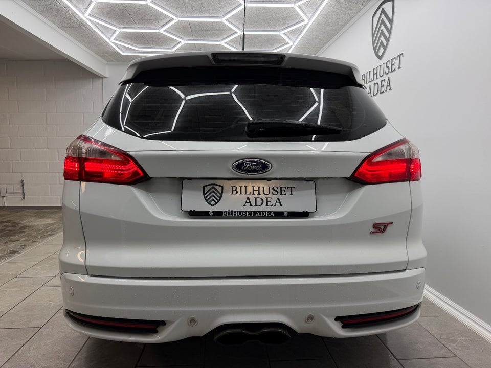 Ford Focus 2,0 SCTi 250 ST2 stc. 5d