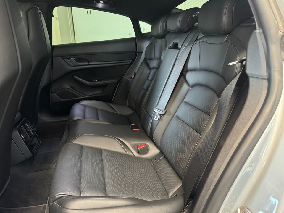 Porsche Taycan Performance+ 4d