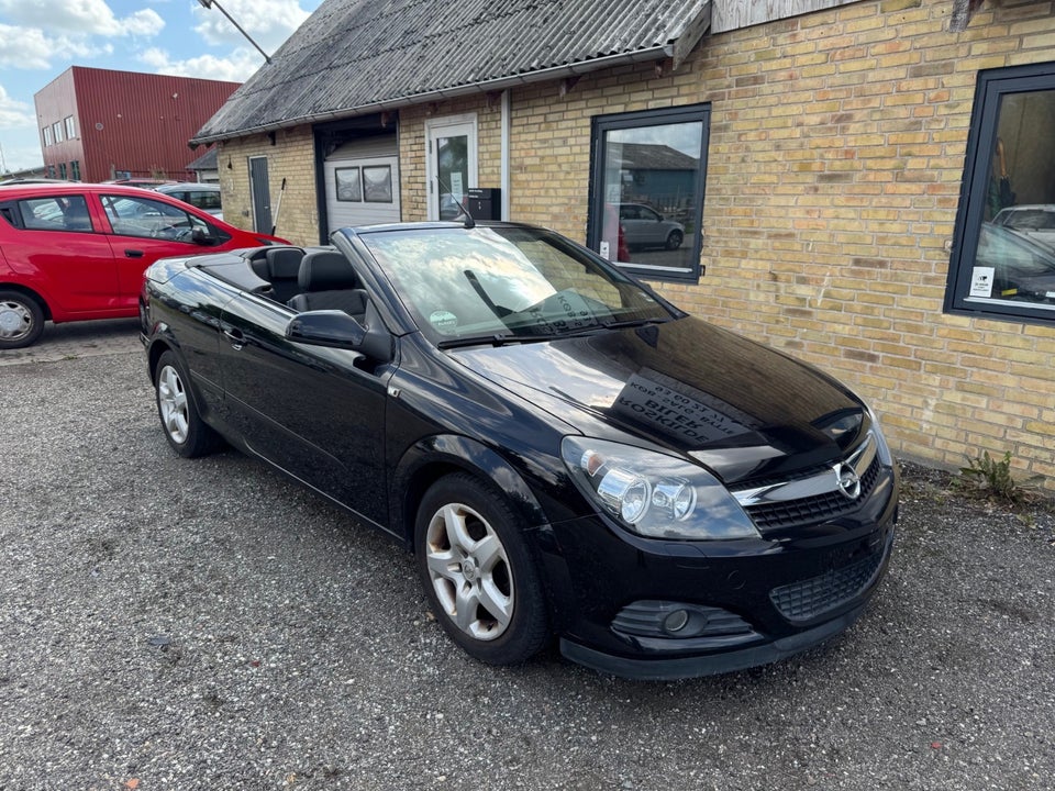 Opel Astra 1,8 16V Cosmo TwinTop 2d
