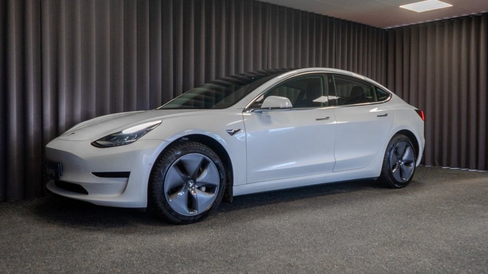 Tesla Model 3 Standard Range+ RWD 4d
