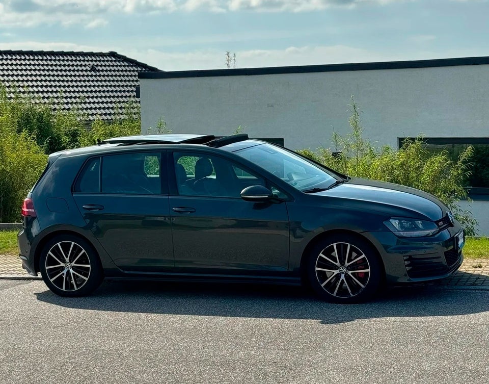 VW Golf VII 2,0 GTi DSG BMT 5d